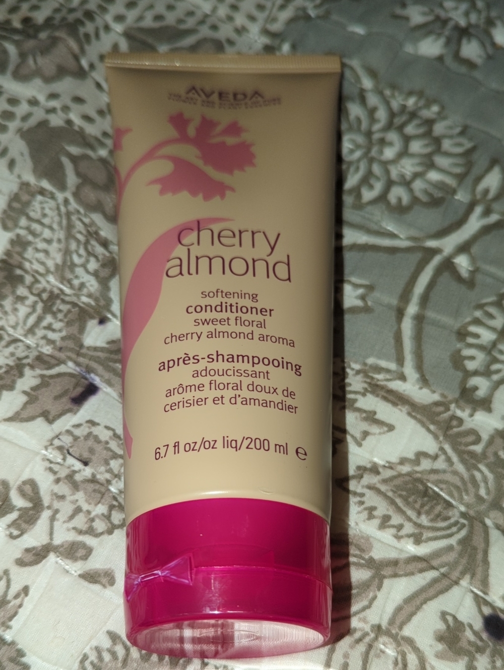 AVEDA Cherry Almond Softening Conditioner - Cream/Pink